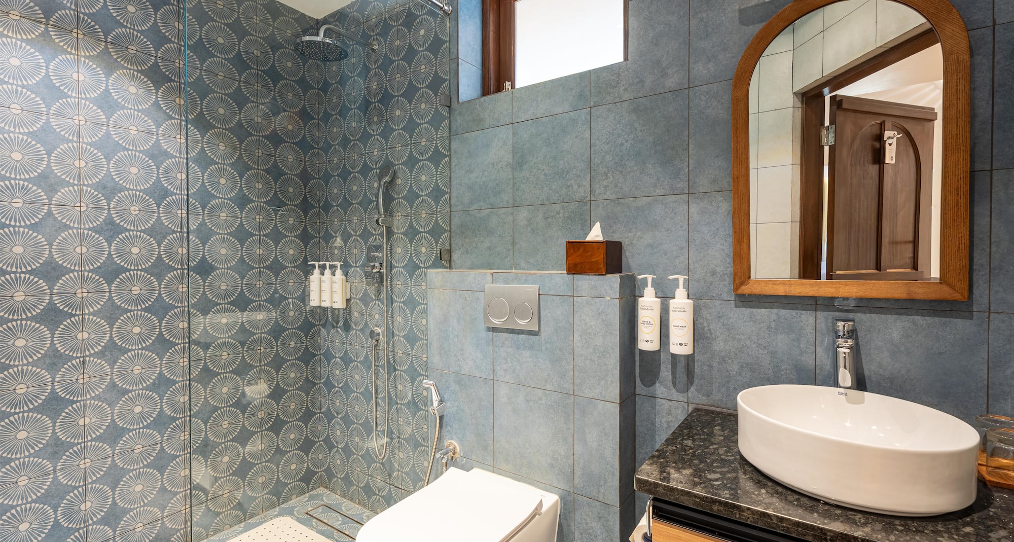 Sstella Empire Beach Resort Goa, a member of Radisson Individuals - Guest Room Bath