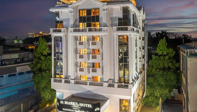 St. Marks Hotel Bengaluru, a member of Radisson Individuals - Facade - Evening Ambience
