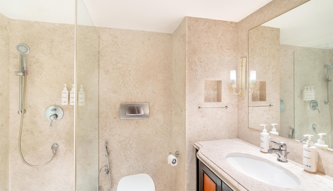 St. Marks Hotel Bengaluru, a member of Radisson Individuals - 客室風呂