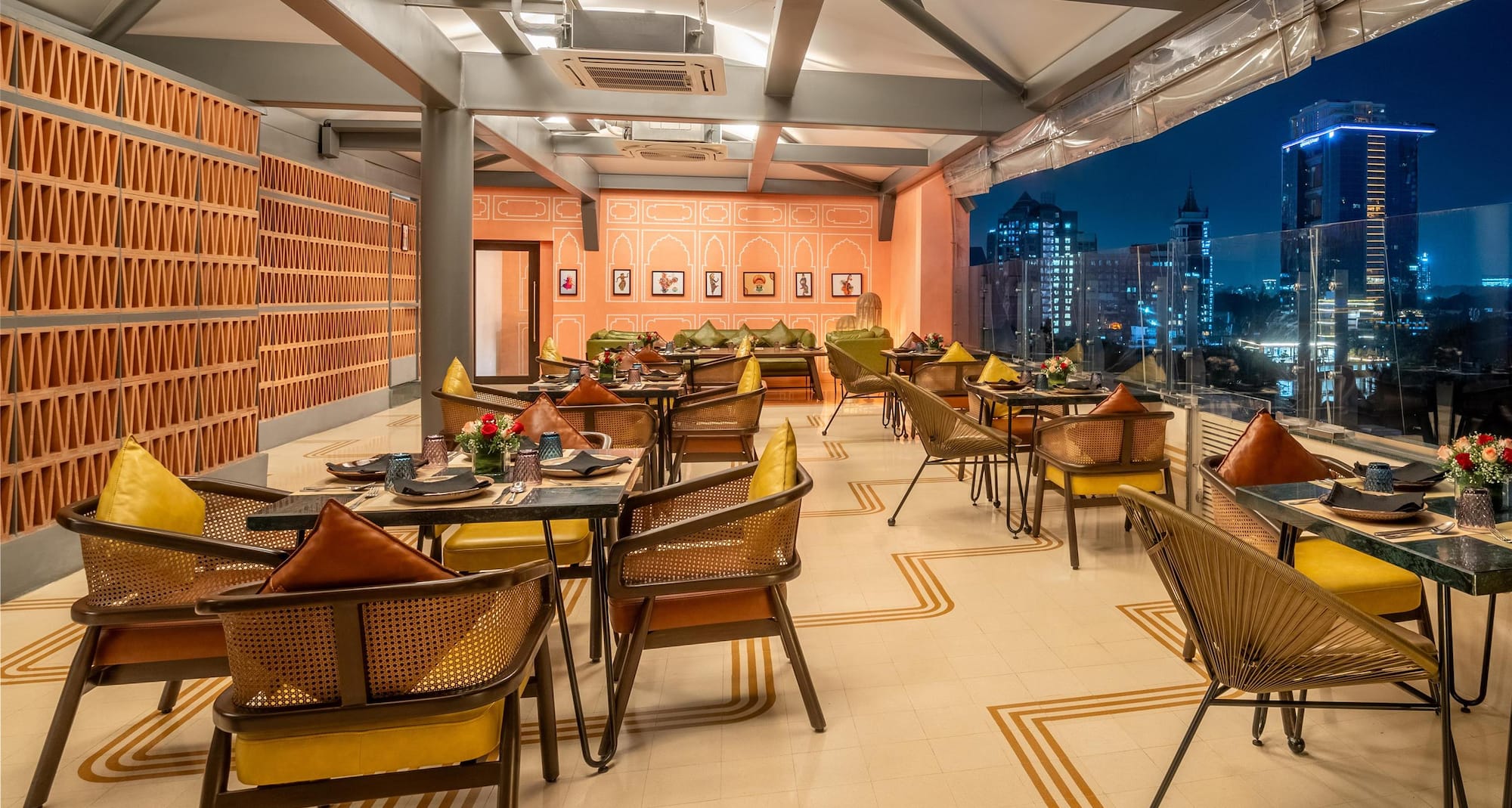 St. Marks Hotel Bengaluru, a member of Radisson Individuals - Kohinoor Rooftop Night