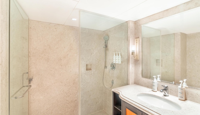 St. Marks Hotel Bengaluru, a member of Radisson Individuals - スイートバス