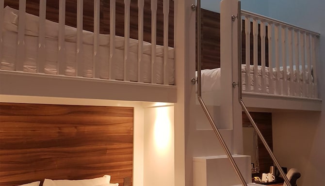 Stanhill Court Hotel, a member of Radisson Individuals - Family room