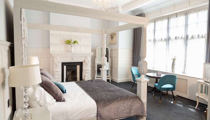Stanhill Court Hotel, a member of Radisson Individuals - Junior Suite