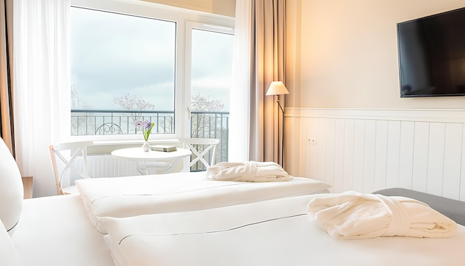 Strandhotel Ahlbeck, a member of Radisson Individuals - Deluxe Room Seaside with Balcony