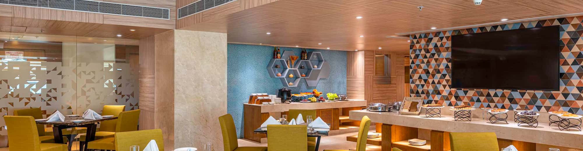 Svelte Delhi, a member of Radisson individuals - पूरे दिन डाइनिंग वाला रेस्टोरेंट Classique Bistro
