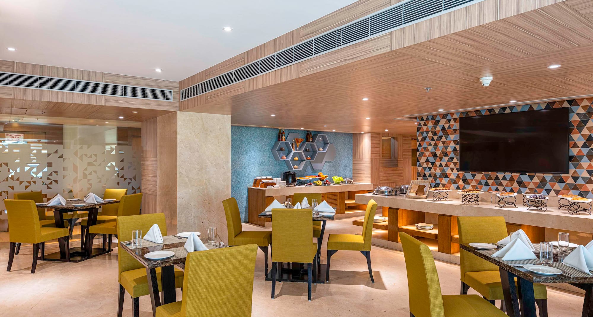 Svelte Delhi, a member of Radisson individuals - All Day Dining Restaurant Classique Bistro