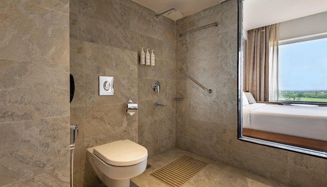 Temple Tree Hotel Shirdi, a member of Radisson Individuals - Superior room bathroom