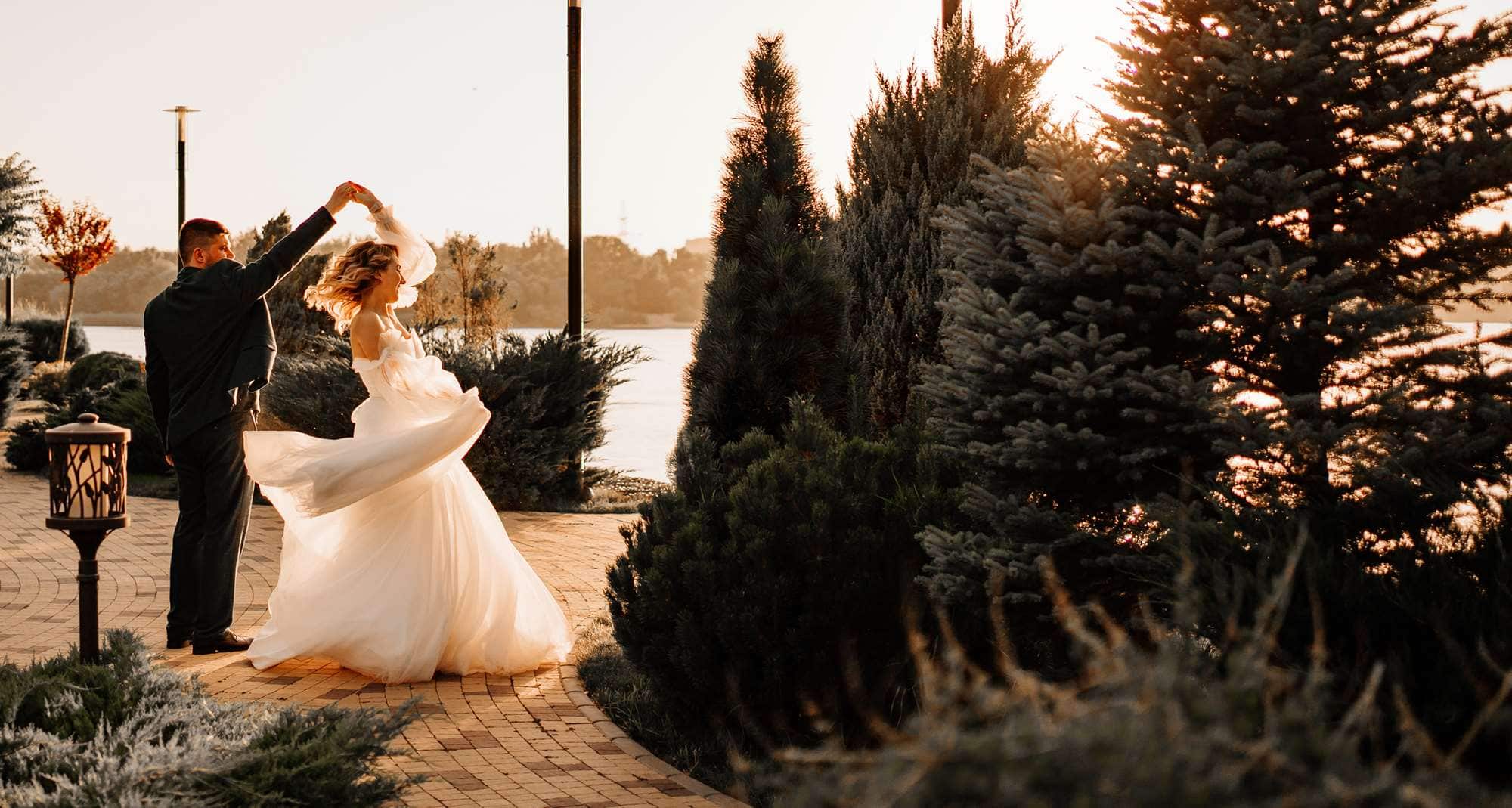 {slide.slideData.multimedia.alternateText}