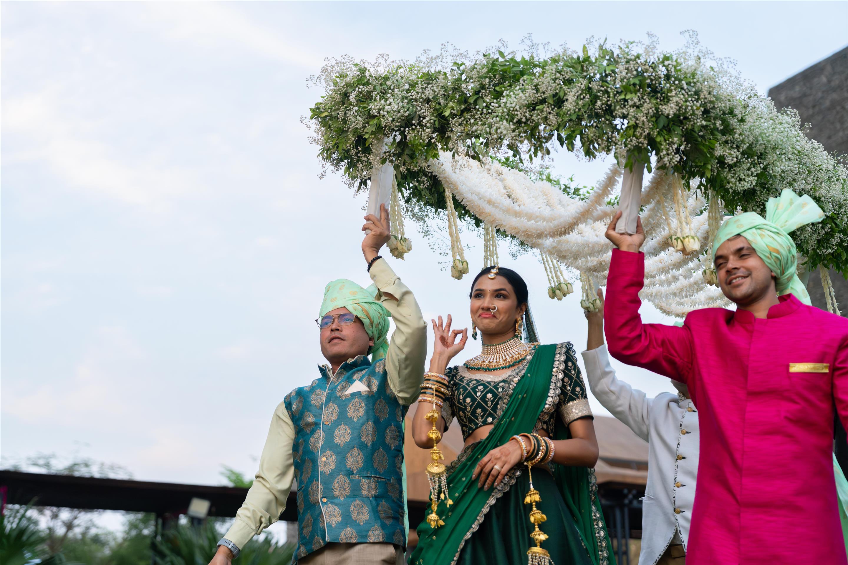 The Art of Weddings - Bride Entry family