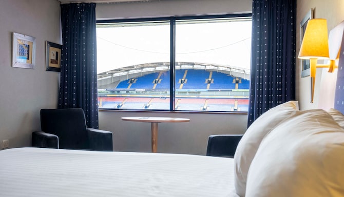 The Bolton Stadium Hotel, a member of Radisson Individuals - Superior Corner Pitch View