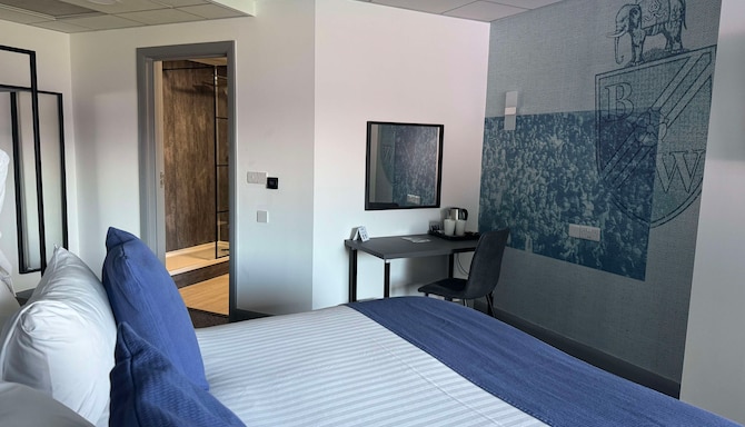 The Bolton Stadium Hotel, a member of Radisson Individuals - Superior Pitch View Room