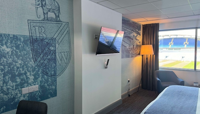 The Bolton Stadium Hotel, a member of Radisson Individuals - Superior Pitch View Room