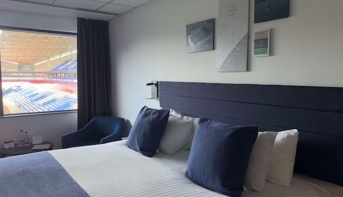 The Bolton Stadium Hotel, a member of Radisson Individuals - Superior Pitch View Room
