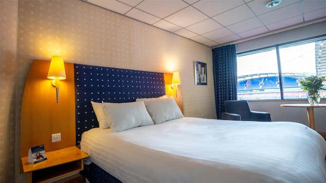 The Bolton Stadium Hotel, a member of Radisson Individuals - Superior Corner Pitchview