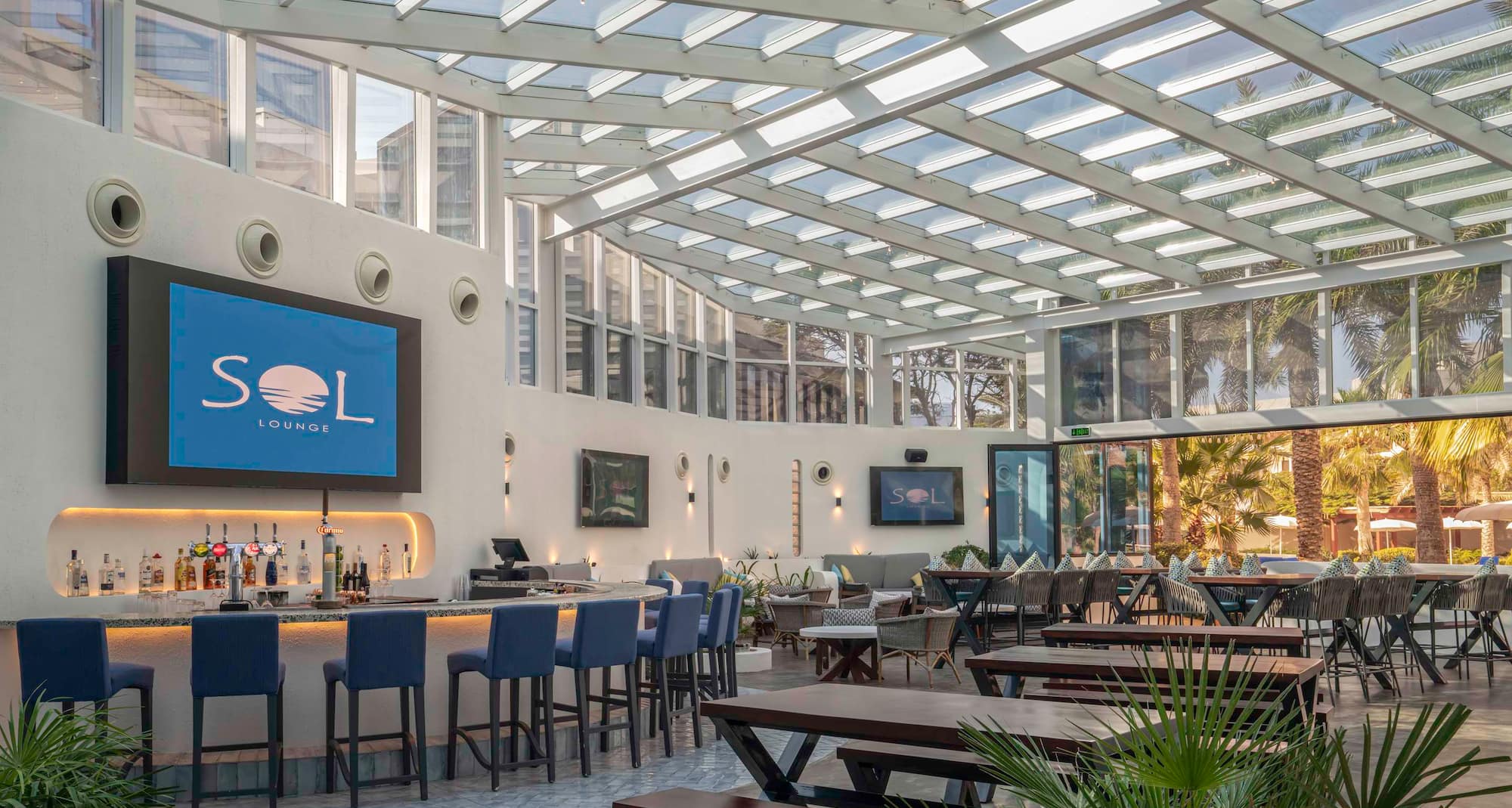 The Diplomat Radisson Blu Hotel, Residence and Spa, Manama - SOL Lounge Resturant Bar