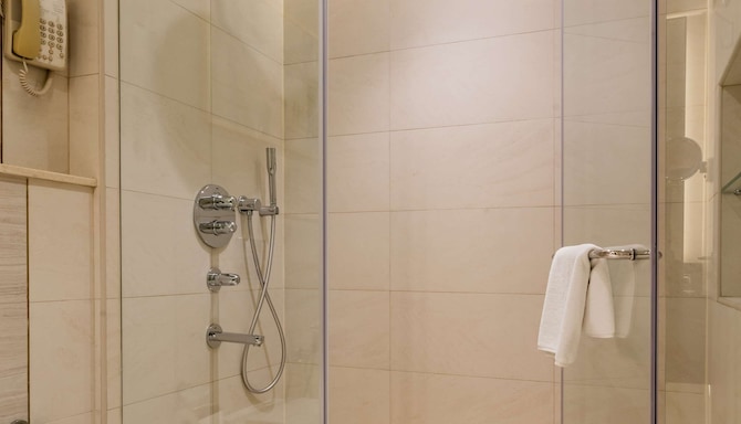 The Diplomat Radisson Blu Hotel, Residence & Spa, Manama - Bathroom