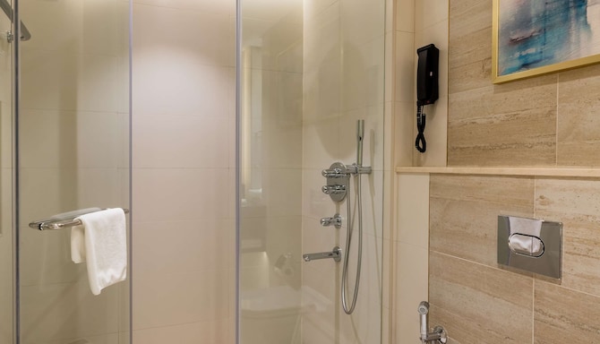 The Diplomat Radisson Blu Hotel, Residence & Spa, Manama - Bathroom