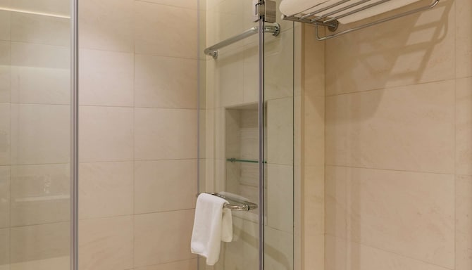 The Diplomat Radisson Blu Hotel, Residence & Spa, Manama - Bathroom