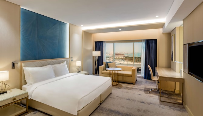 The Diplomat Radisson Blu Hotel, Residence & Spa, Manama - Superior Room King Bed - Sea View