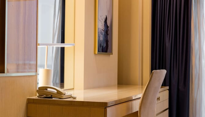 The Diplomat Radisson Blu Hotel, Residence & Spa, Manama - Work Station