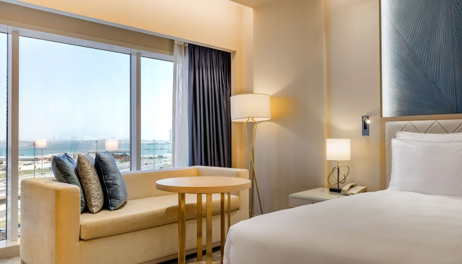 The Diplomat Radisson Blu Hotel, Residence & Spa, Manama - Superior Room King Bed - Seaview