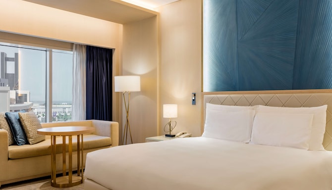 The Diplomat Radisson Blu Hotel, Residence & Spa, Manama - Superior Room King Bed - City View