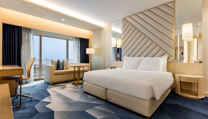 The Diplomat Radisson Blu Hotel, Residence & Spa, Manama - Executive Room King Bed - Seaview