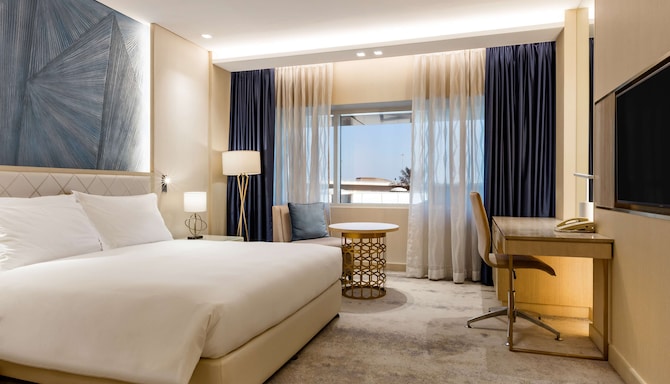 The Diplomat Radisson Blu Hotel, Residence & Spa, Manama - Accessible Room