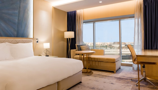 The Diplomat Radisson Blu Hotel, Residence & Spa, Manama - King Bed - Seaview
