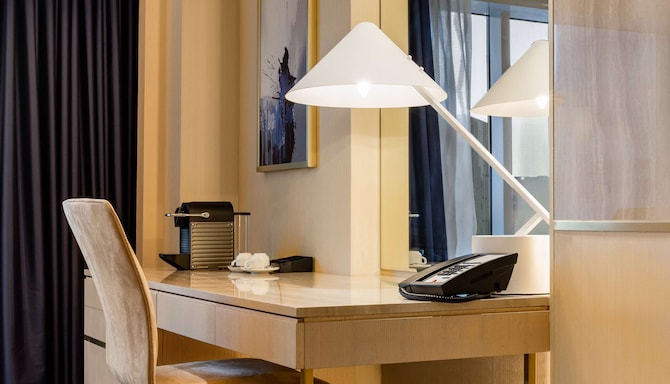 The Diplomat Radisson Blu Hotel, Residence & Spa, Manama - Work Station