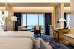 The Diplomat Radisson Blu Hotel, Residence and Spa, Manama - Executive Room twin beds with sea view and lounge access