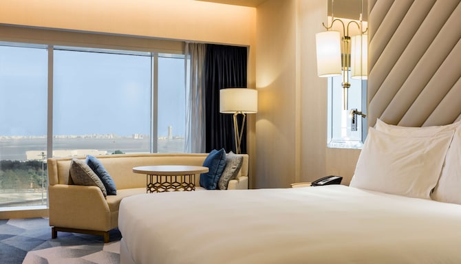 The Diplomat Radisson Blu Hotel, Residence & Spa, Manama - Executive Room King Bed - Seaview