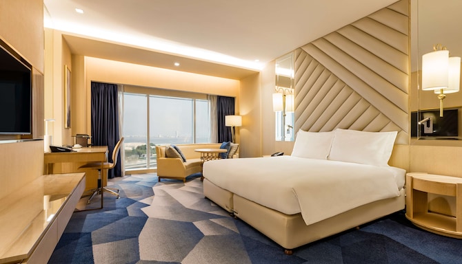 The Diplomat Radisson Blu Hotel, Residence & Spa, Manama - Executive Room King Bed - Seaview