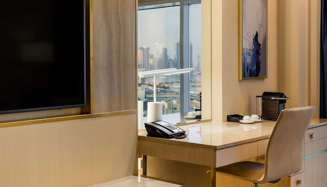 The Diplomat Radisson Blu Hotel, Residence & Spa, Manama - Work Station