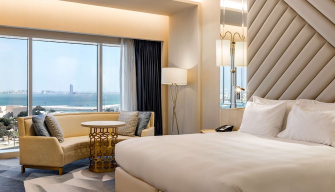 The Diplomat Radisson Blu Hotel, Residence & Spa, Manama - Executive King Bed - Seaview