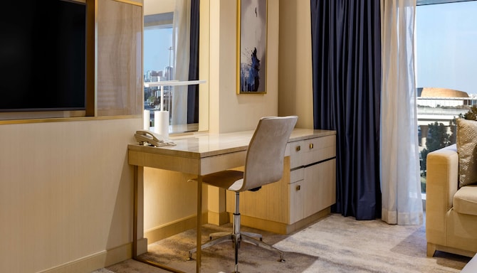 The Diplomat Radisson Blu Hotel, Residence & Spa, Manama - Work Station