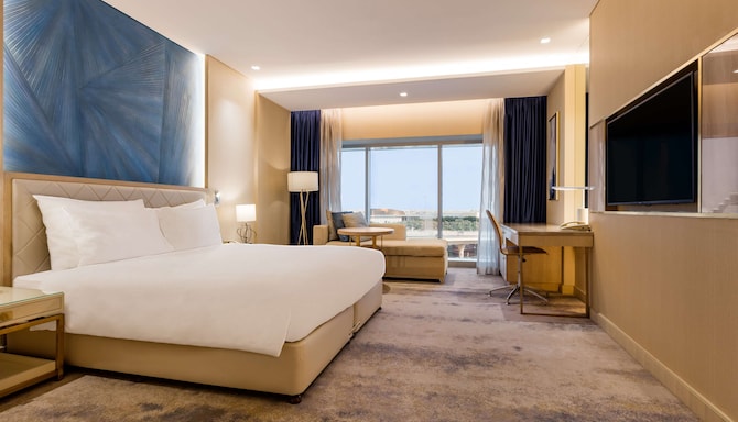 The Diplomat Radisson Blu Hotel, Residence & Spa, Manama - King Bed - Seaview