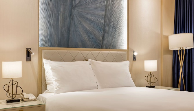 The Diplomat Radisson Blu Hotel, Residence & Spa, Manama - Superior Room - King Bed