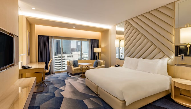 The Diplomat Radisson Blu Hotel, Residence & Spa, Manama - Executive Room King Bed - City View