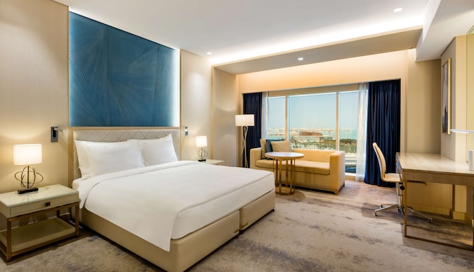 The Diplomat Radisson Blu Hotel, Residence & Spa, Manama - Superior Room King Bed - Seaview