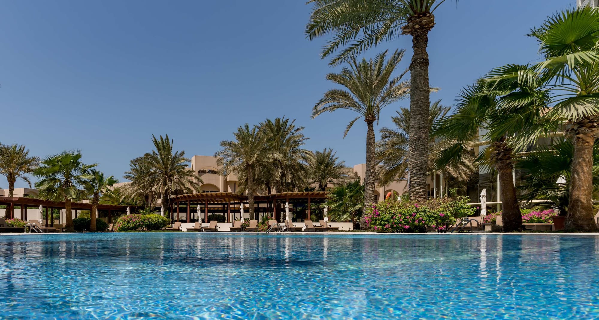 The Diplomat Radisson Blu Hotel, Residence and Spa, Manama - Swimming Pool