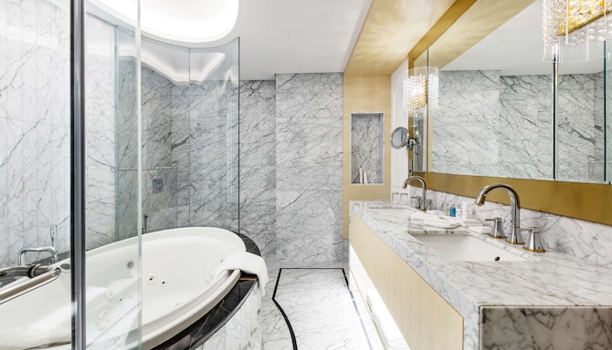 The Diplomat Radisson Blu Hotel, Residence & Spa, Manama - Bathroom