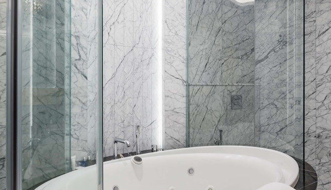 The Diplomat Radisson Blu Hotel, Residence & Spa, Manama - Bathroom