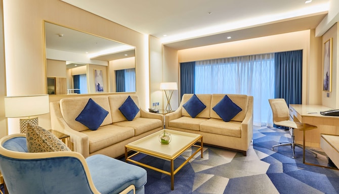 The Diplomat Radisson Blu Hotel, Residence & Spa, Manama - Suite with Lounge Access