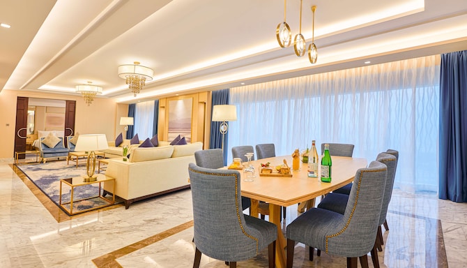 The Diplomat Radisson Blu Hotel, Residence & Spa, Manama - جناح