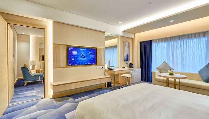 The Diplomat Radisson Blu Hotel, Residence & Spa, Manama - جناح
