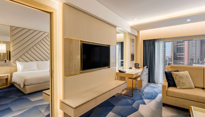 The Diplomat Radisson Blu Hotel, Residence & Spa, Manama - Living Room - City View
