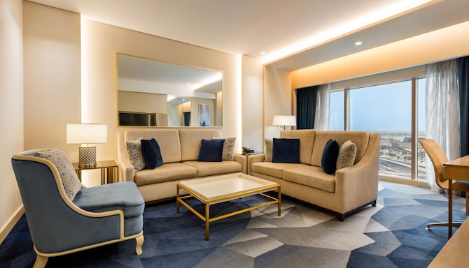 The Diplomat Radisson Blu Hotel, Residence & Spa, Manama - Living Room