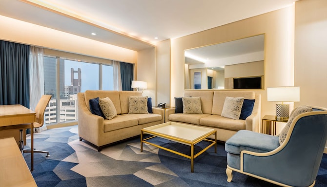The Diplomat Radisson Blu Hotel, Residence & Spa, Manama - Living Room - City View
