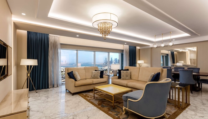 The Diplomat Radisson Blu Hotel, Residence & Spa, Manama - Living Room - Seaview